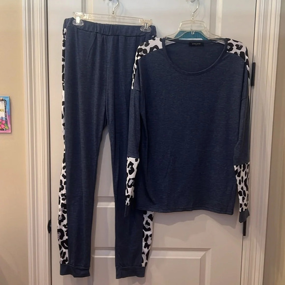 LOVEU.DEAR NWT Large Blue & Leopard Large Jogger Set. Super Cute Set. - Picture 1 of 3